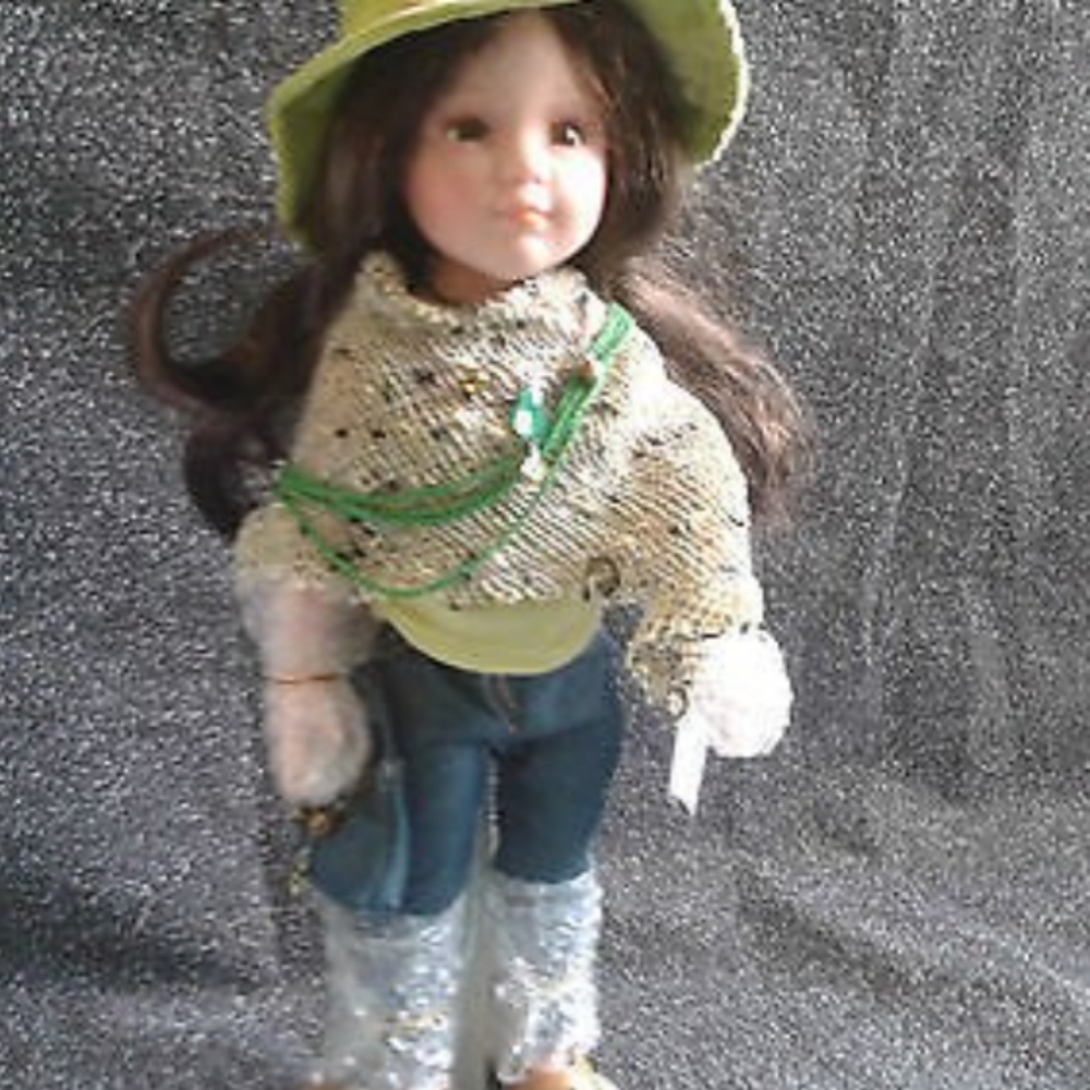 Duck House Heirloom doll Isabelle in box